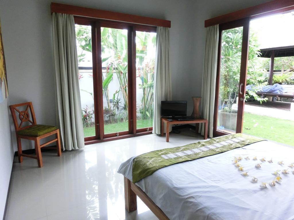 88 * Seminyak (Bali)