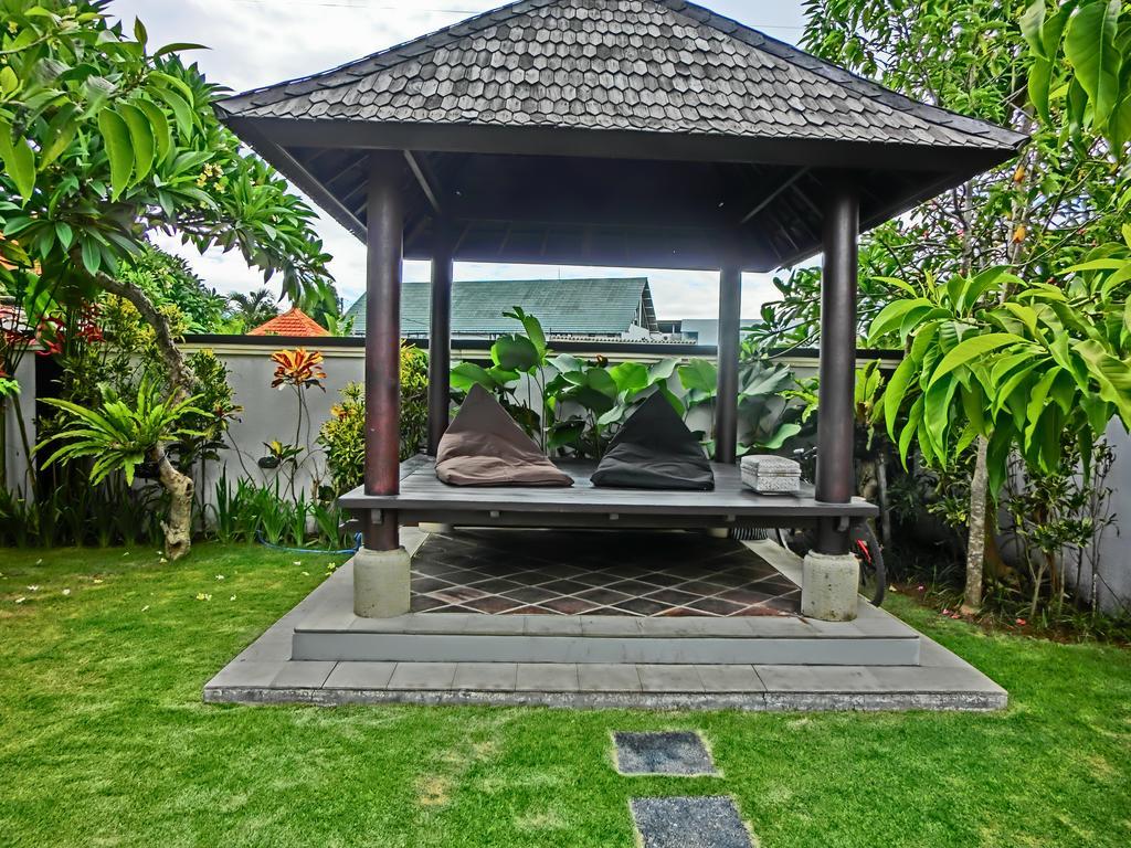88 * Seminyak (Bali)